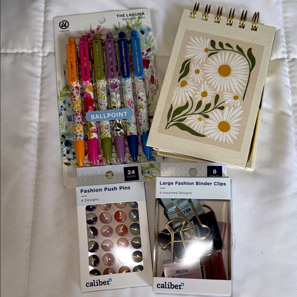 Floral Ballpoint Pen Set,Daisy Notepad, caliber tacks and clips.